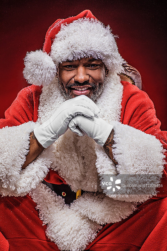友善的非白人圣诞老人图片素材