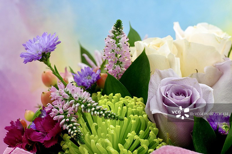 水彩背景上的花束特写图片素材