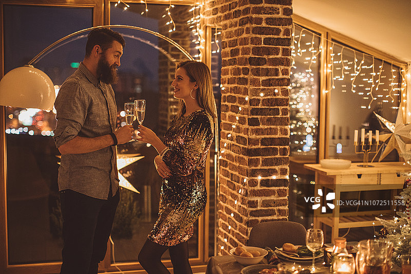 朋友的新年派对图片素材