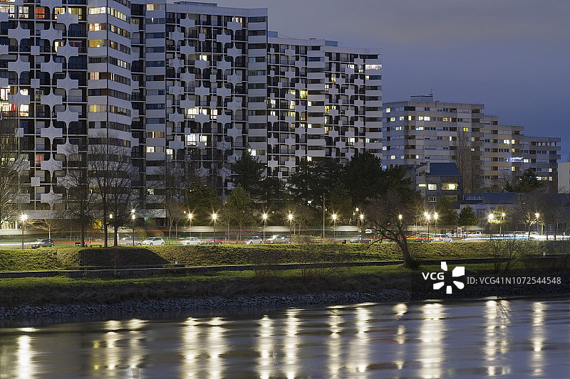 法国南特博略岛卢瓦尔河岸边的住宅楼图片素材