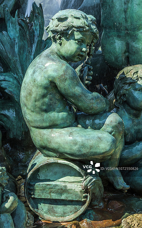 法国吉伦特省波尔多：金康斯广场吉伦特纪念碑喷泉（联合国教科文组织世界遗产）图片素材