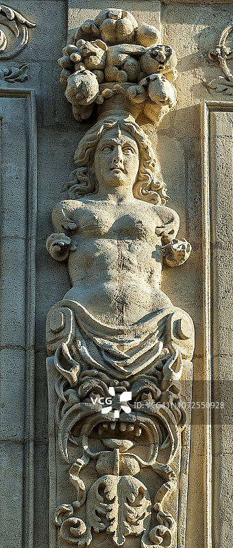 波尔多黄金三角区：建筑外墙上的女像柱（联合国教科文组织世界遗产）图片素材