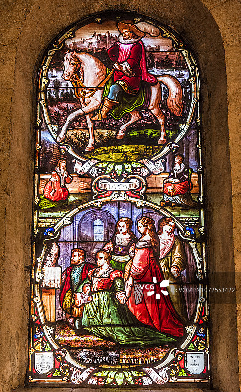 法国吉伦特省韦尔德莱斯圣母大教堂的钟楼图片素材