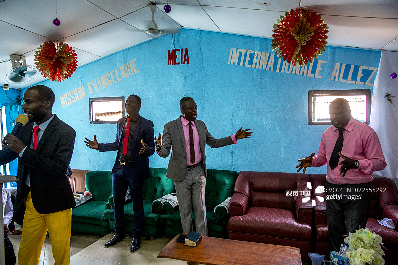 科特迪瓦大巴萨姆福音教堂的周日礼拜图片素材