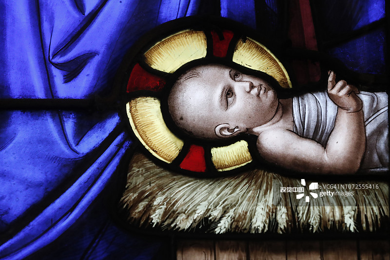 圣尼济耶教堂的彩色玻璃窗，主诞场景细节，法国里昂图片素材