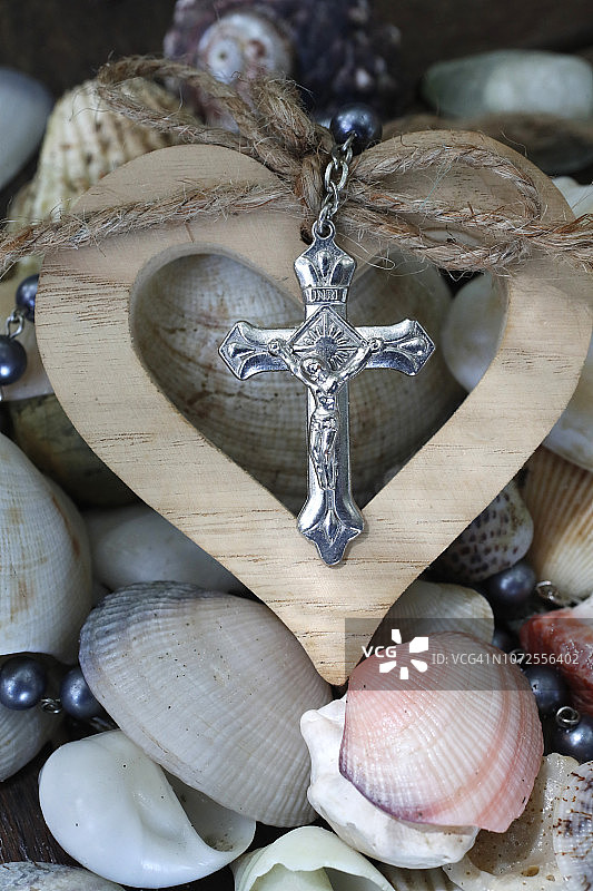 带有念珠的十字架图片素材