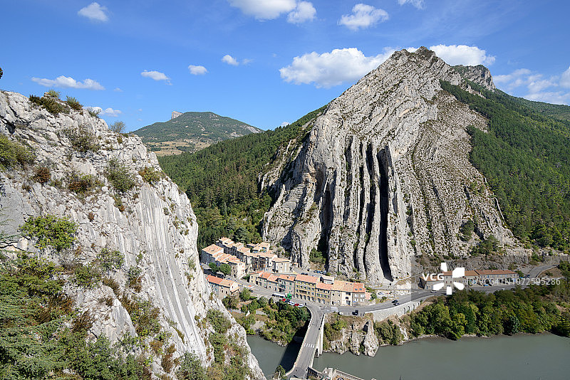 Sisteron Provence Rocher de la Baume Outcrop景观图片素材