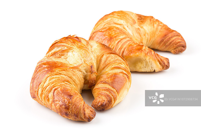 白色背景下的牛角面包图片素材