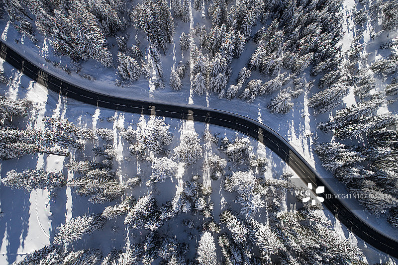 奥地利萨尔茨堡阿尔滕马克特雪山公路航拍图片素材
