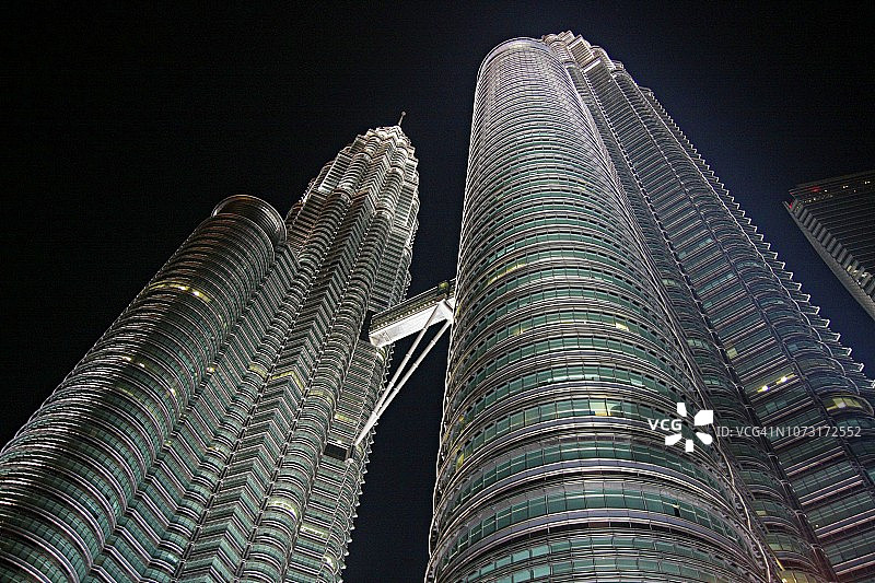 夜晚的吉隆坡石油双塔图片素材