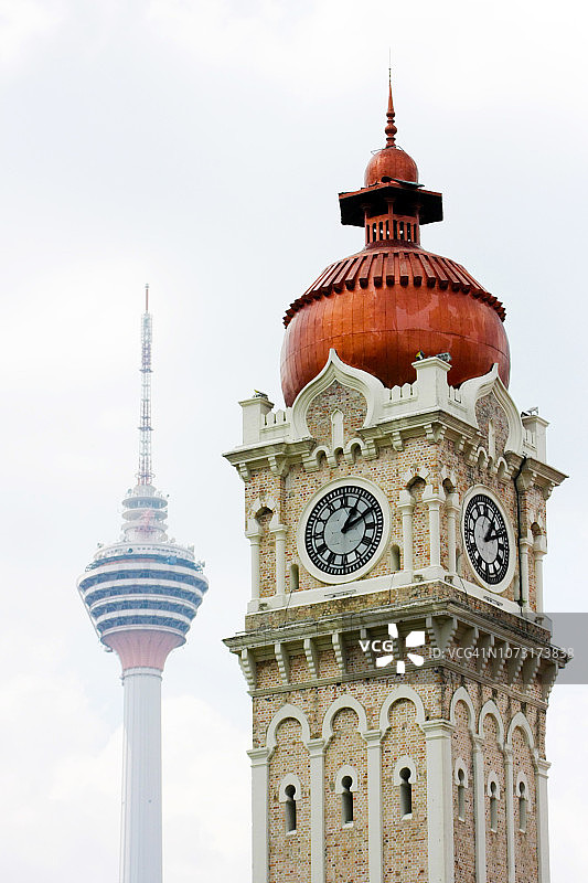 吉隆坡苏丹阿都沙末大厦塔楼与吉隆坡塔，马来西亚图片素材