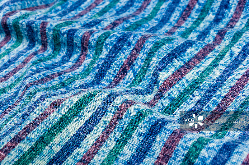 蓝色水洗做旧条纹牛仔裤纹理图片素材