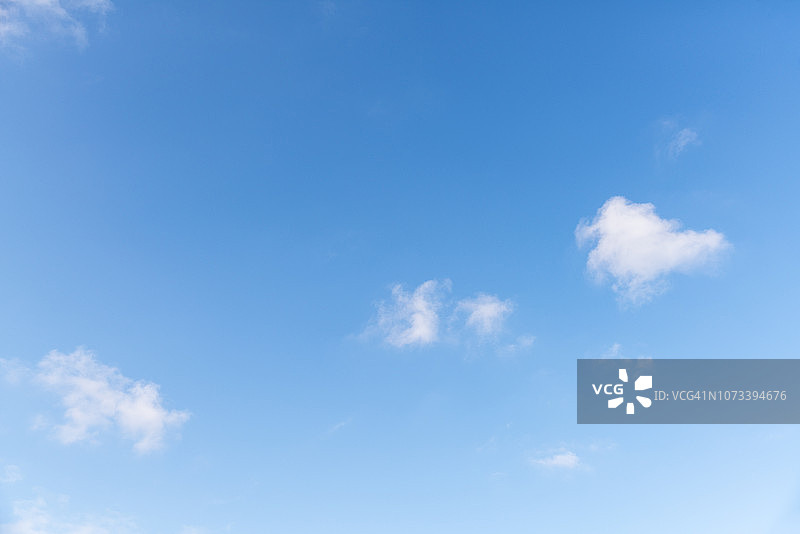 清澈的天空图片素材