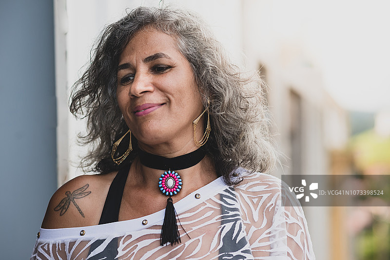 成熟的女人快乐图片素材