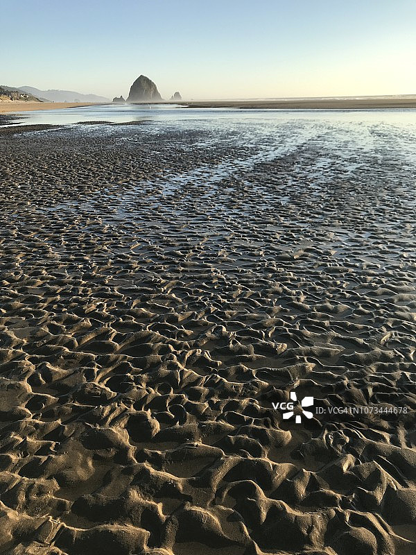 Cannon海滩上的Haystack Rock图片素材