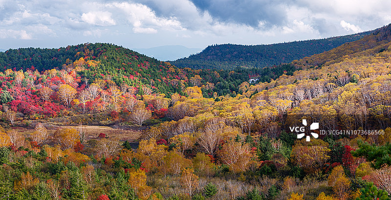 日本福岛磐梯吾妻天际线的浄土平图片素材