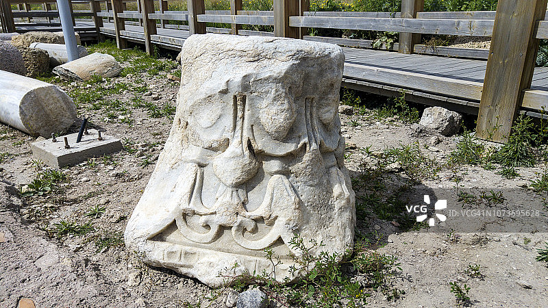 以色列凯撒利亚的石柱残骸图片素材