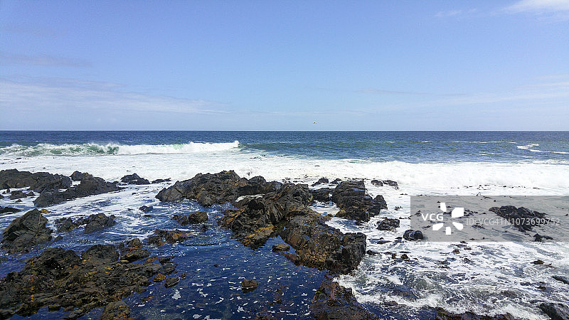 南非开普敦岩石海滩正面图片素材