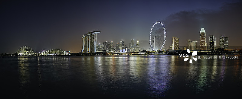 新加坡天际线和金融区黄昏景色图片素材