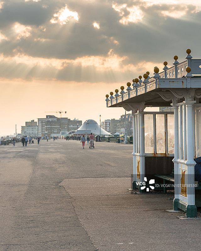 布莱顿霍夫海滨长廊黄昏景色图片素材