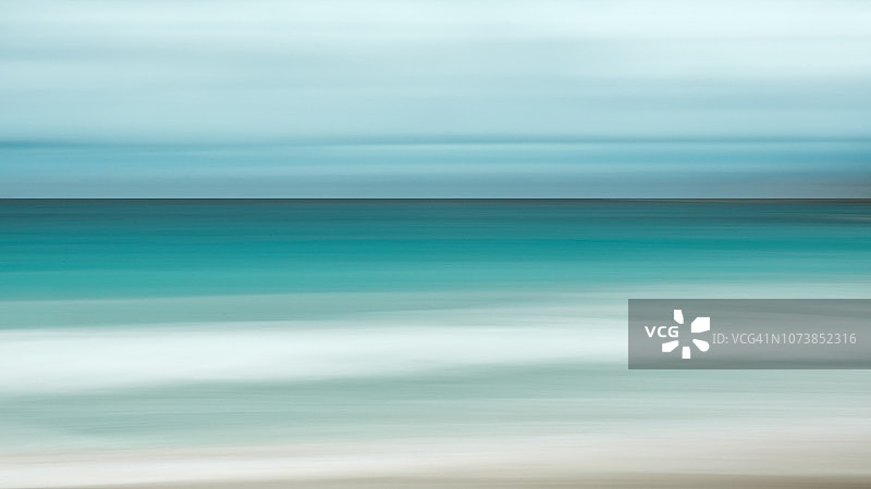 具有复制空间的空旷海滩背景，长曝光蓝色渐变复古背景图片素材