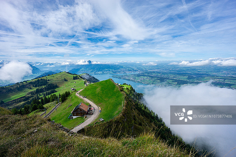 从瑞吉山眺望琉森湖和琉森图片素材
