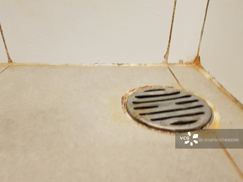 淋浴时排水图片素材