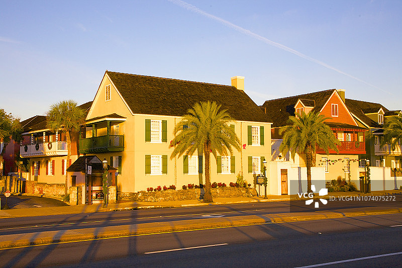 圣奥古斯丁历史住宅的清晨景色图片素材