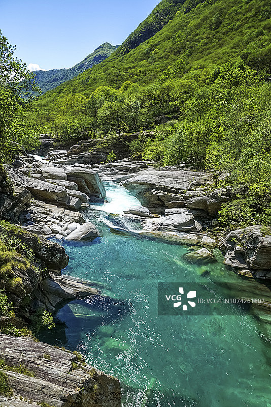 瑞士提契诺州韦尔扎斯卡山谷风光图片素材