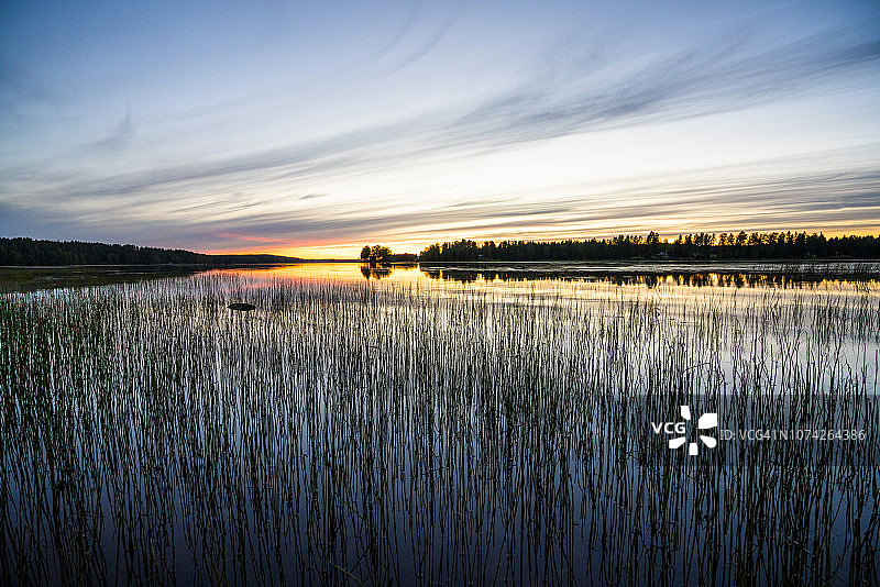 芬兰卡亚尼：卡亚尼河日落图片素材