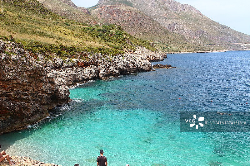 在津加罗自然保护区，意大利西西里岛的男人图片素材