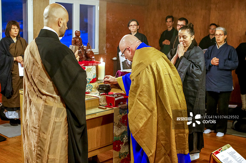 法国康塔尔拉瑙的禅修静修图片素材