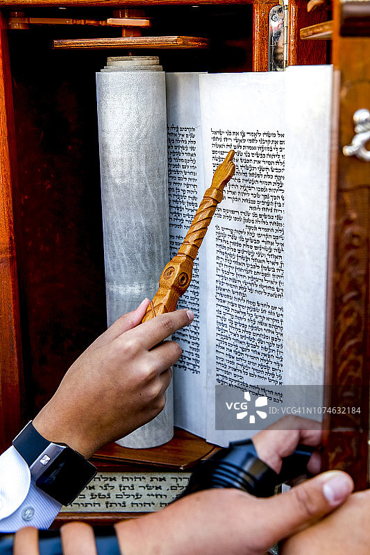 在耶路撒冷西墙举行的犹太教成人礼图片素材