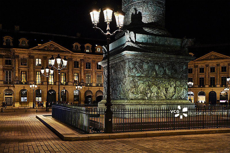 夜色下的旺多姆广场，巴黎图片素材