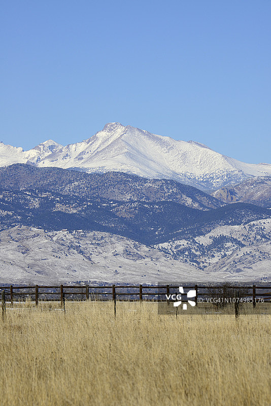 前沿山脉图片素材