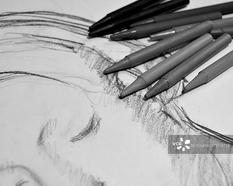 铅笔绘制的女性面部艺术图图片素材