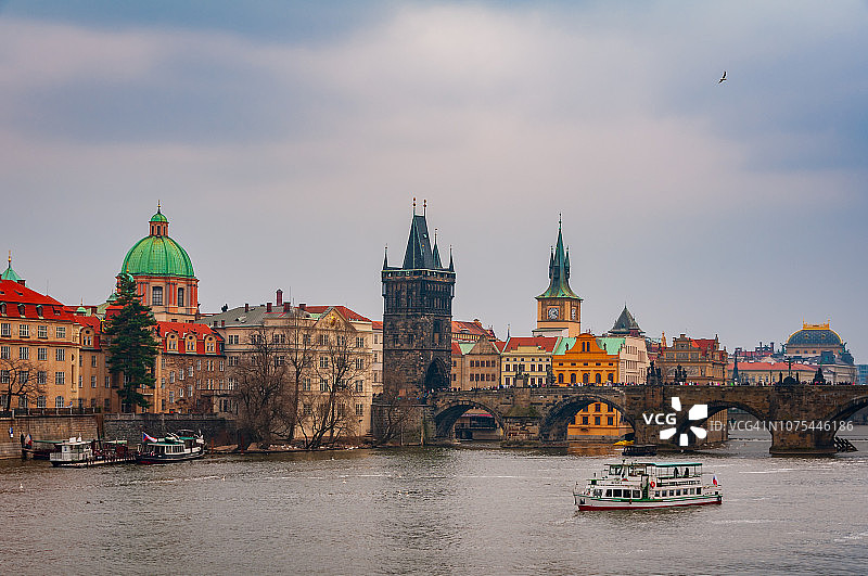 布拉格景色和查理大桥图片素材