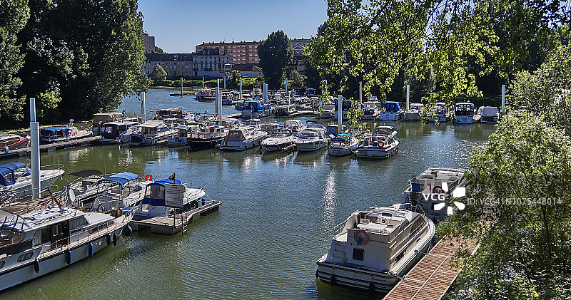 索恩河畔沙隆的码头图片素材