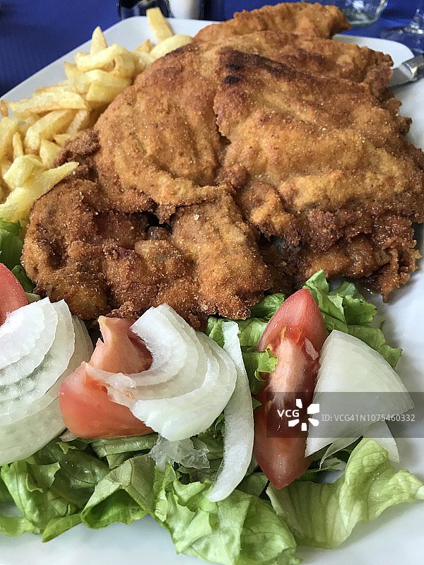 卡乔波：炸土豆牛肉沙拉图片素材