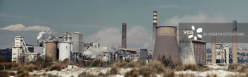 意大利托斯卡纳索尔维公司碳酸氢盐工厂全景图图片素材