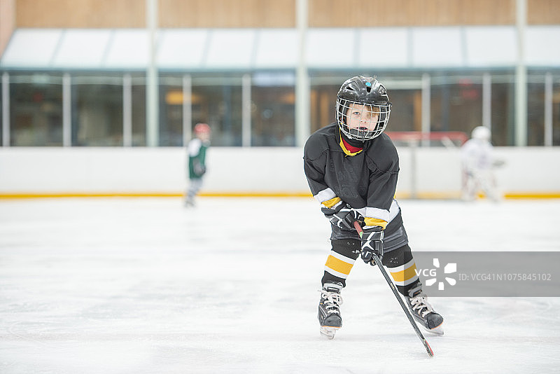 冰球少年图片素材