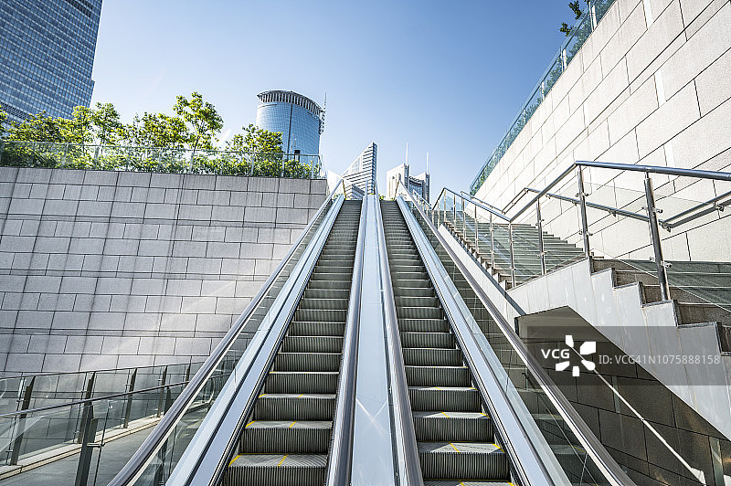 地铁站的自动扶梯图片素材