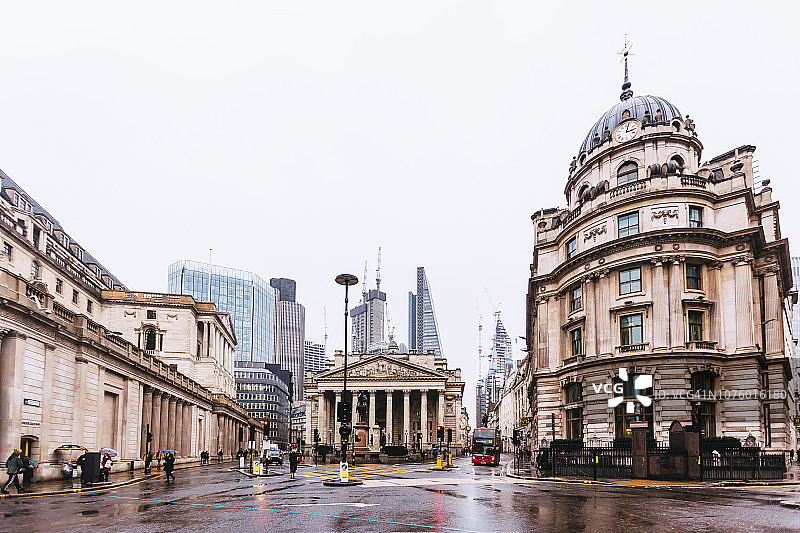阴雨天下的英国伦敦金融区图片素材