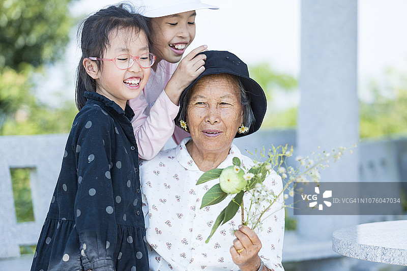 一家人微笑图片素材