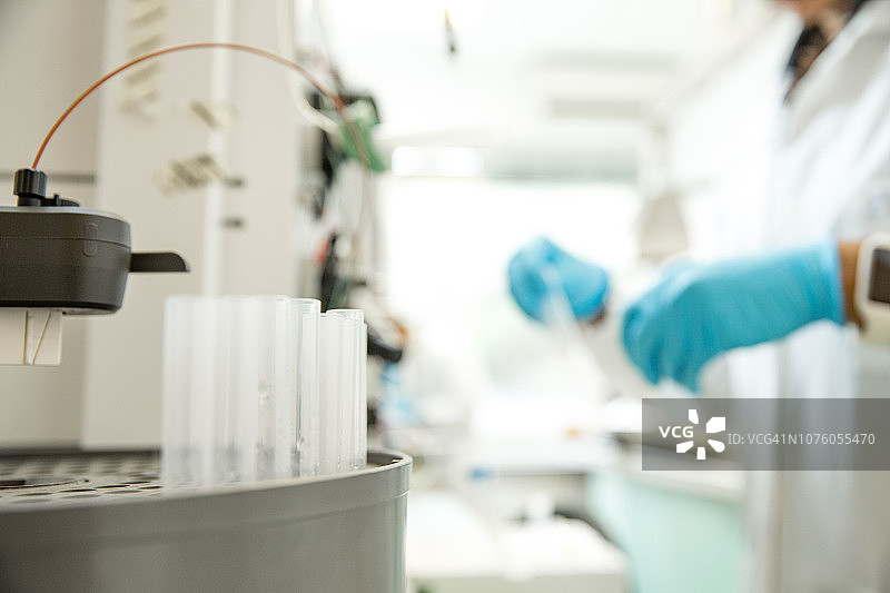 用于FLPC蛋白纯化后收集纯化蛋白馏分的馏分收集器图片素材