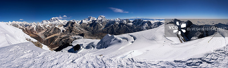 从梅拉峰观喜马拉雅山脉全景，尼泊尔图片素材