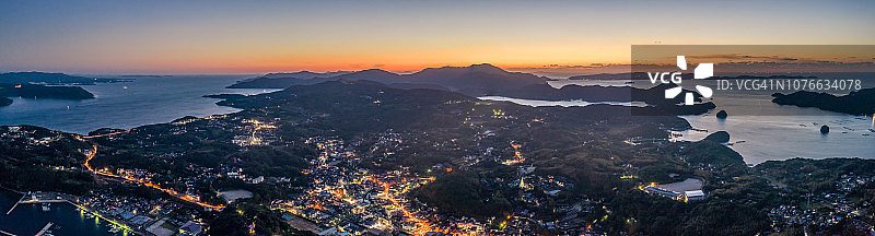 日落时分无人机拍摄的平户鸟瞰图片素材