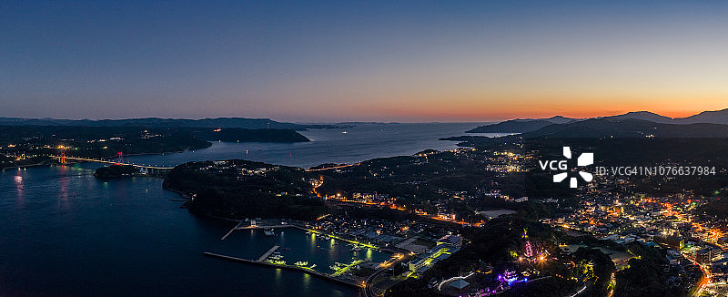 日落时分无人机拍摄的平户鸟瞰图片素材