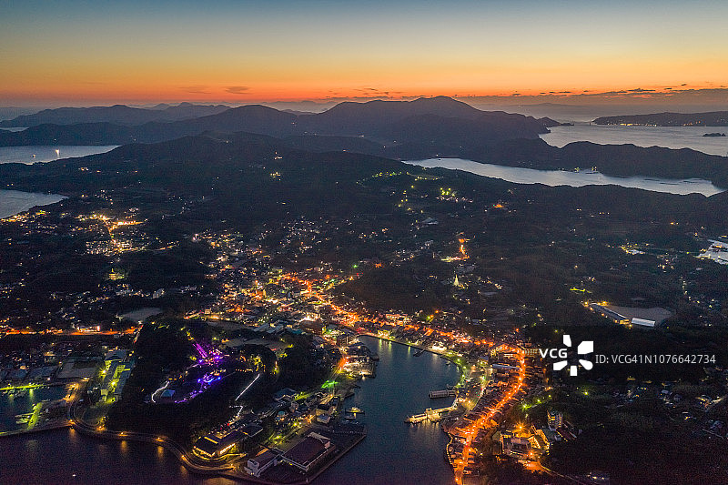 日落时分无人机拍摄的平户鸟瞰图片素材