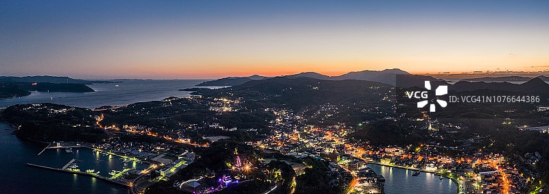 日落时分无人机拍摄的平户鸟瞰图片素材